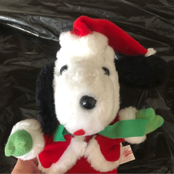 Christmas Santa Snoopy - How cute would this be sitting in your holiday display - Picture 2 of 16